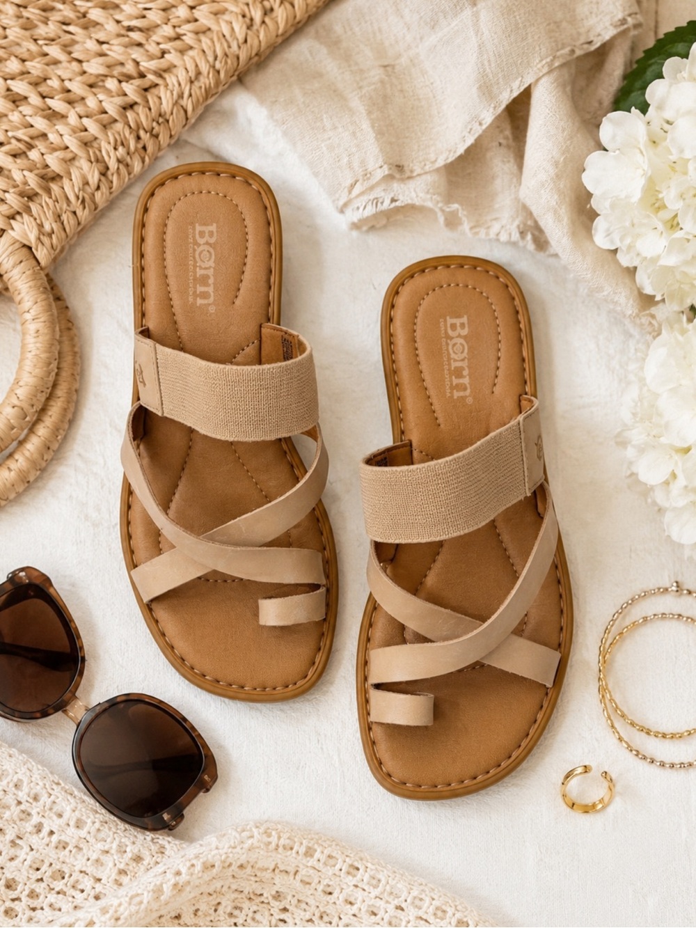 NIB Born Hinti Women’s Leather Toe Loop Slide Sandals Beige Size 7